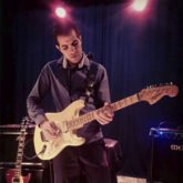 Melhores cursos de guitarra online. Guitarra Intensiva por Rodrigo Ferrarezi.